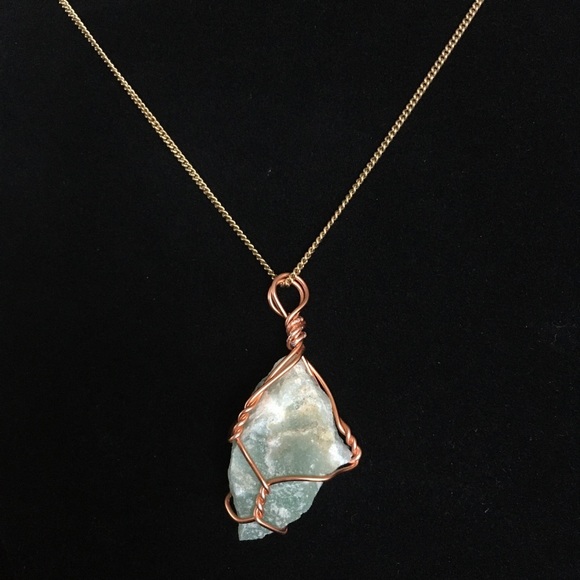 Wire Wrapped Green Stone on a Vintage Gold Tone Chain Necklace - Picture 10 of 13